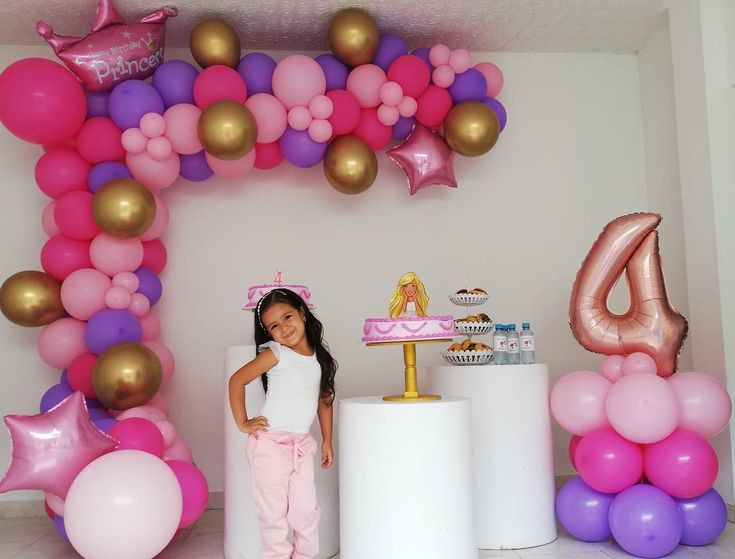 Decoracion shops de barbie sencilla